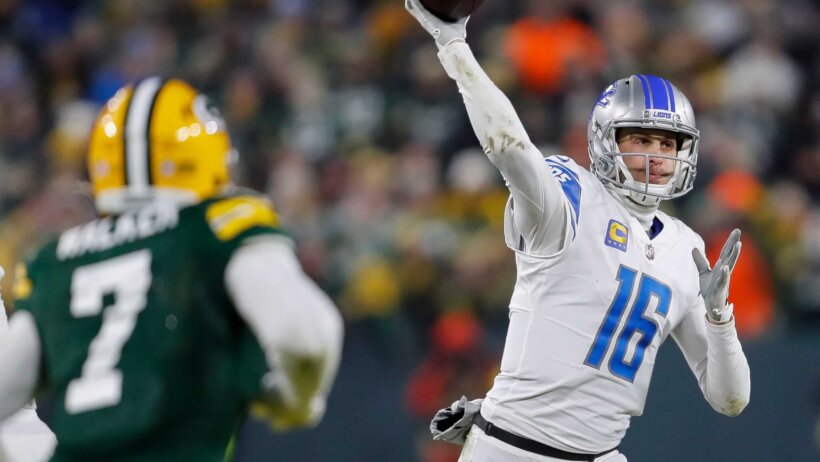 The favored Detroit Lions are getting the moneyline love over the Green Bay Packers in the NFL public betting splits