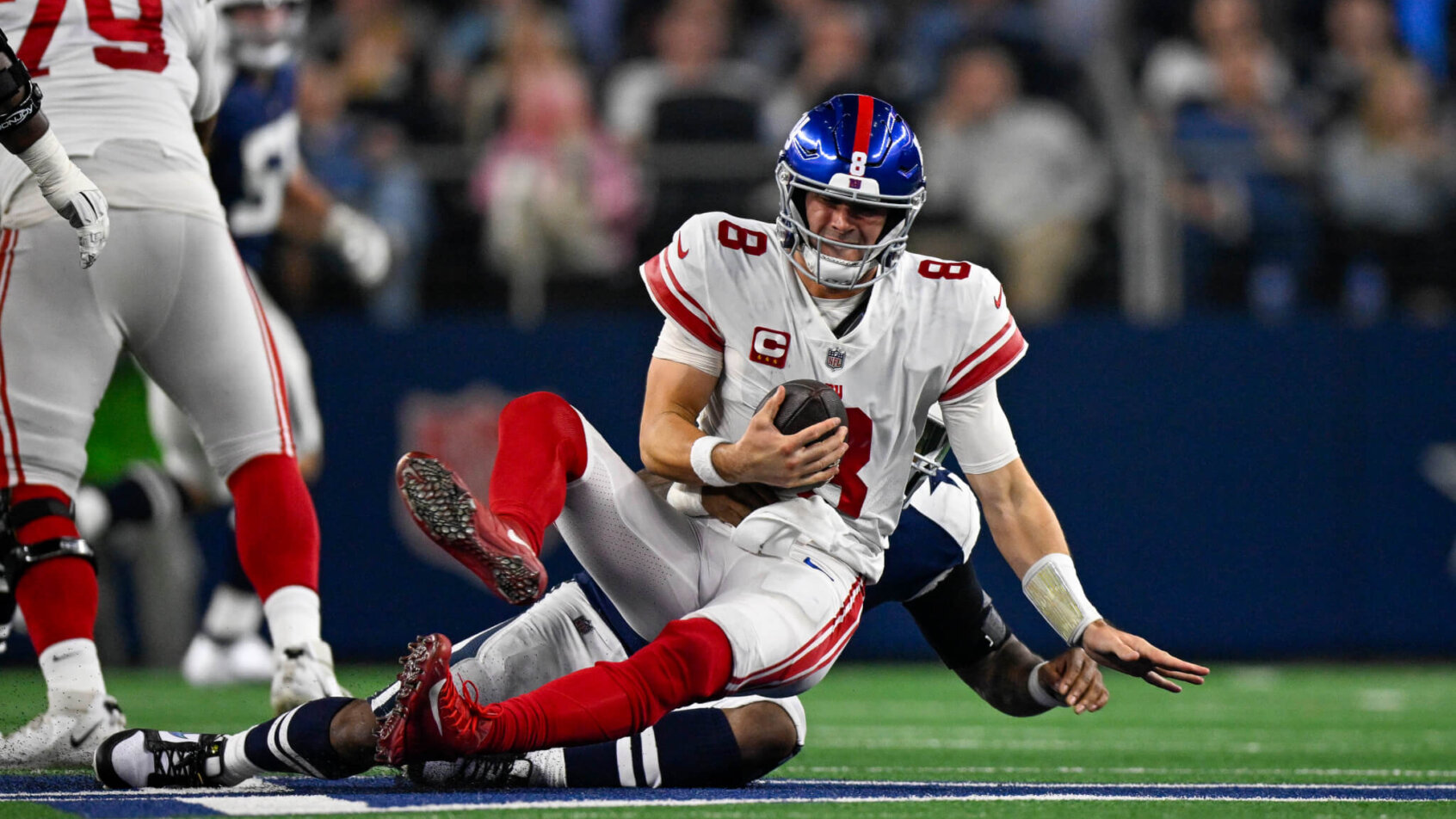 People are liking the New York Giants over the Dallas Cowboys in the NFL public betting spread splits
