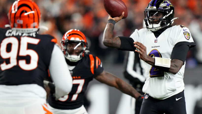 Baltimore Ravens quarterback Tyler Huntley (2) throws in the second quarter