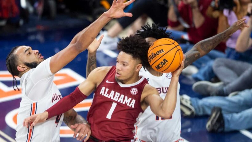 Alabama Crimson Tide player Mark Sears making a pass against the Auburn TIgers