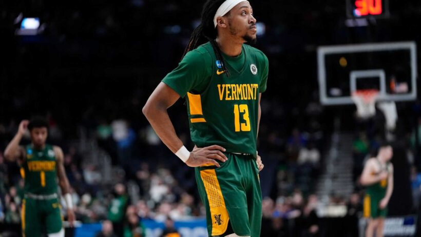 Vermont Catamounts college basketball player Dylan Penn green jersey