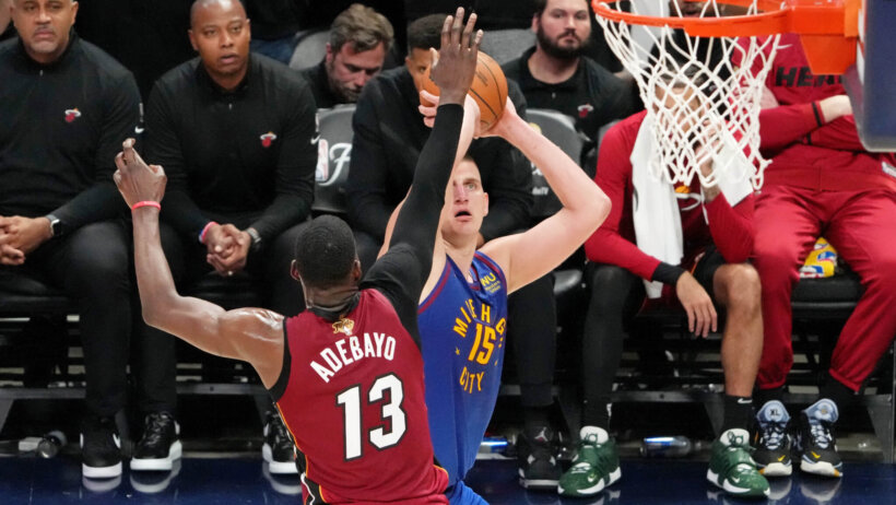 Nuggets center Nikola Jokic shooting a jumper