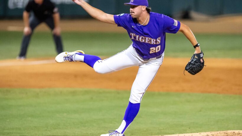 LSU Tigers Paul Skenes delivers a pitch versus Kentucky