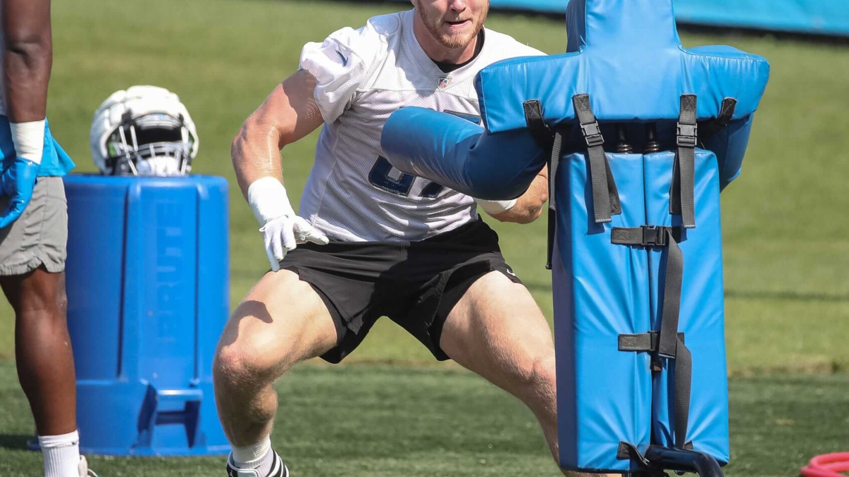 Detroit Lions DL Aidan Hutchinson is assigned a total of 10.5 sacks in NFL player futures