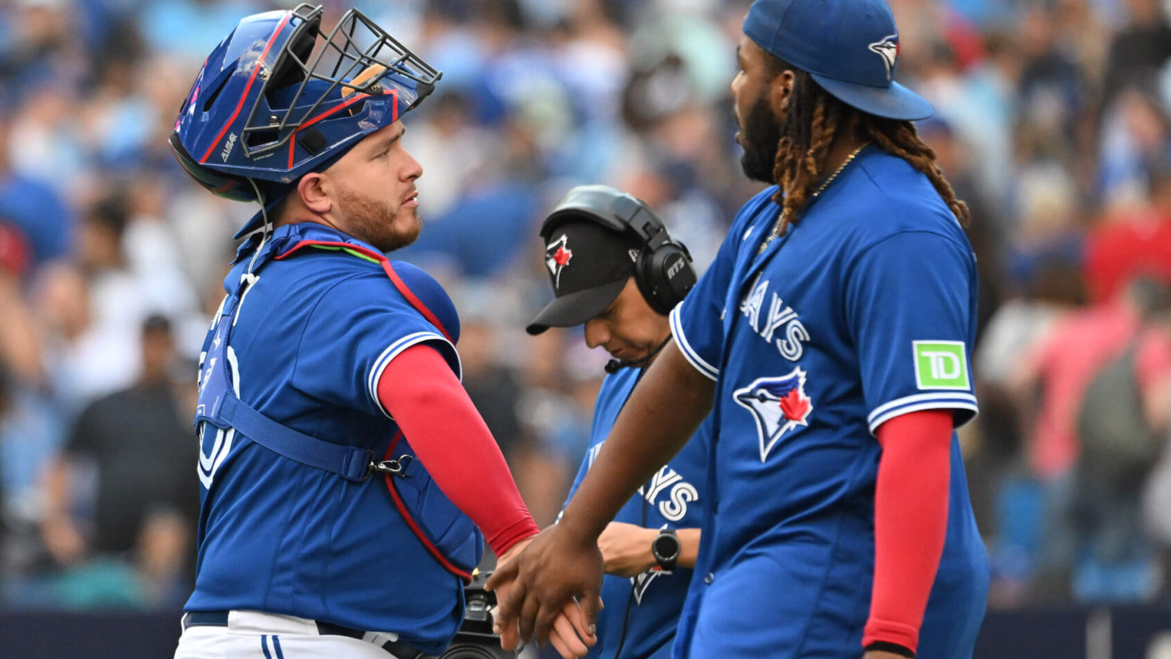 Alejandro Kirk and Vladimir Guerrero Jr. celebration.