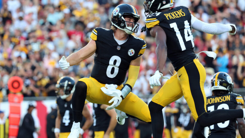 Pittsburgh Steelers wide receiver George Pickens (14) celebrates with quarterback Kenny Pickett (8)