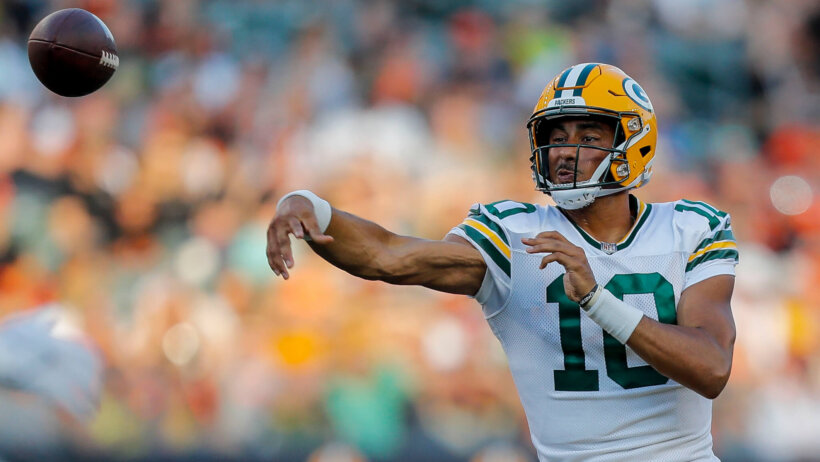 Jordan Love tosses a pass versus the Bengals.