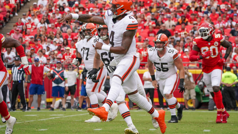 Cleveland Browns quarterback Deshaun Watson (4) throws a pass against the Kansas City Chiefs