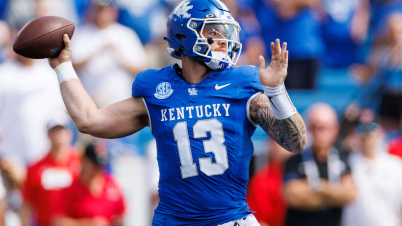 Kentucky Wildcats quarterback Devin Leary throws a pass