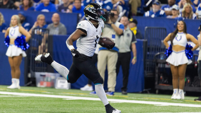 Jaguars running back Travis Etienne Jr. scores a touchdown