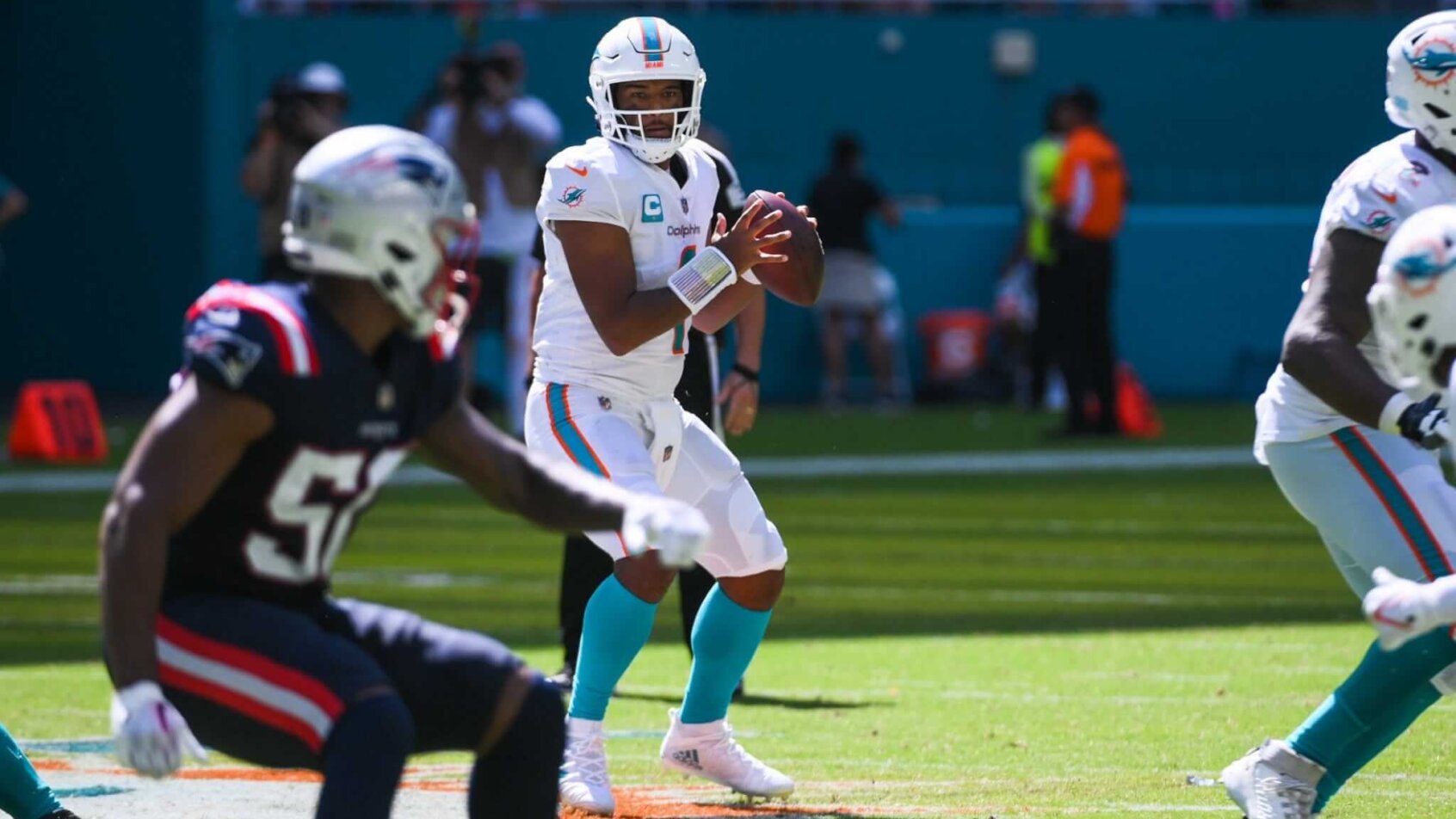 The people are backing the Miami Dolphins in the moneyline over the New England Patriots in the NFL public betting splits