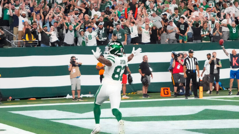Xavier Gipson TD celebration