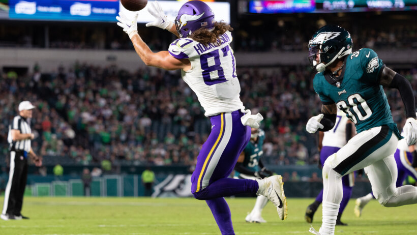 Minnesota Vikings tight end T.J. Hockenson (87) makes a touchdown catch