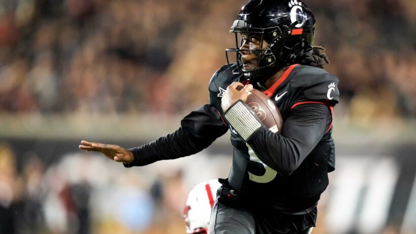 Cincinnati Bearcats quarterback Emory Jones runs with the ball