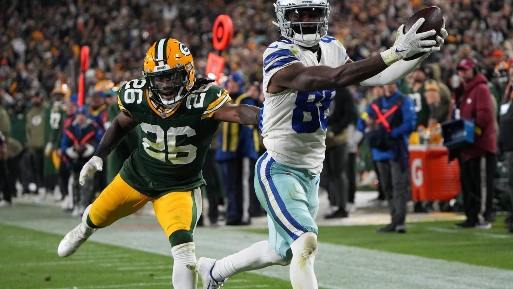 Dallas Cowboys wide receiver CeeDee Lamb scores a touchdown against the Green Bay Packers