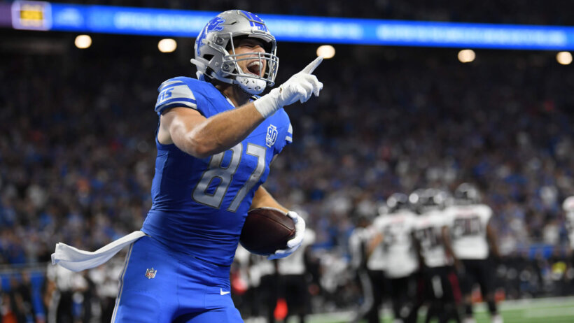 Detroit Lions tight end Sam LaPorta celebrating touchdown pointing finger
