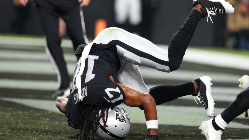 Las Vegas WR Davante Adams looks to be a good play in the Raiders vs Lions player props for the Week 8 MNF game.