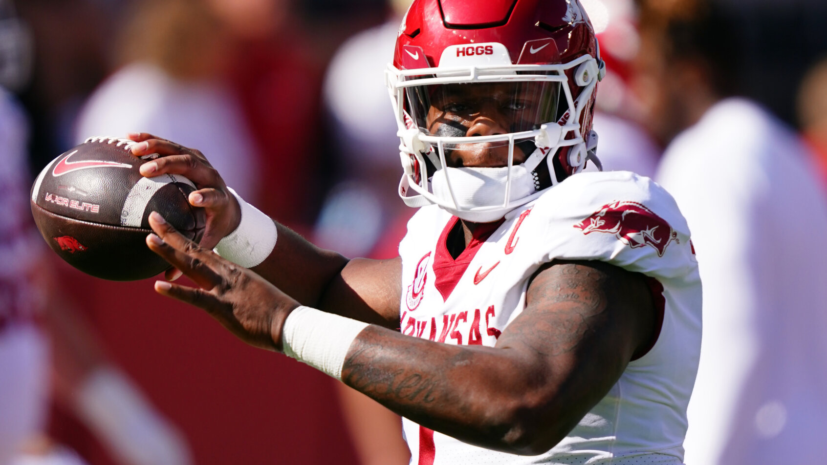 Arkansas Razorbacks quarterback KJ Jefferson passing
