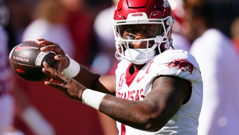 Arkansas Razorbacks quarterback KJ Jefferson passing