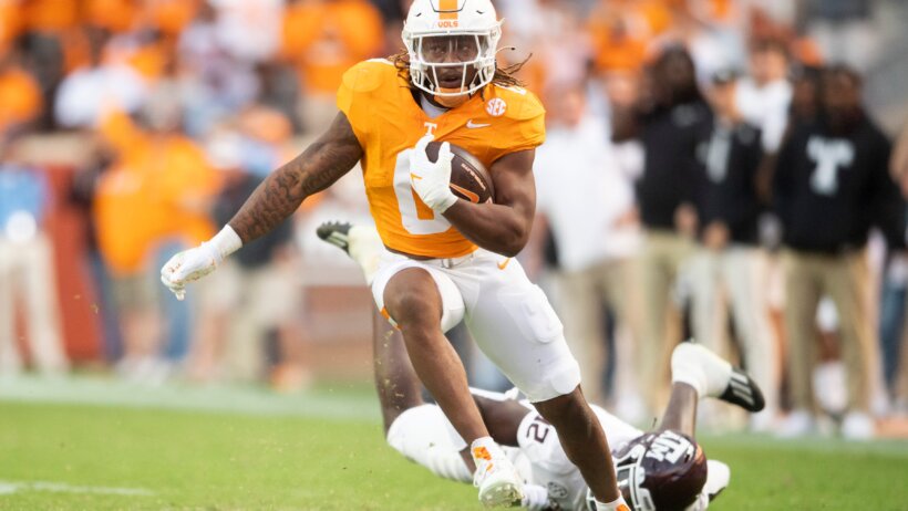 Tennessee running back Jaylen Wright runs the ball