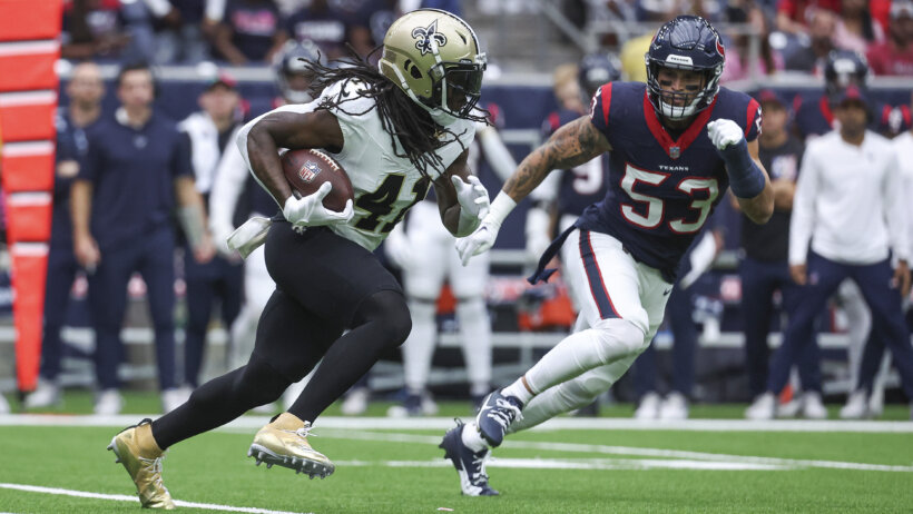 New Orleans Saints running back Alvin Kamara (41) runs with the ball