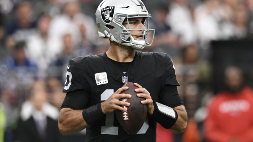 Raiders QB Jimmy Garoppolo (back) will be playing in the Week 8 MNF game against the Lions.