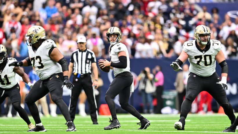 In NFL public betting splits, people are leaning away from the New Orleans Saints in their Week 8 TNF game against the Jacksonville Jaguars.