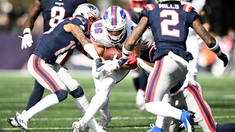 Buffalo Bills tight end Dalton Kincaid (86) runs against the New England Patriots