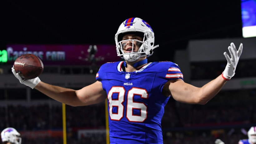 Buffalo Bills tight end Dalton Kincaid (86) celebrates scoring a touchdown
