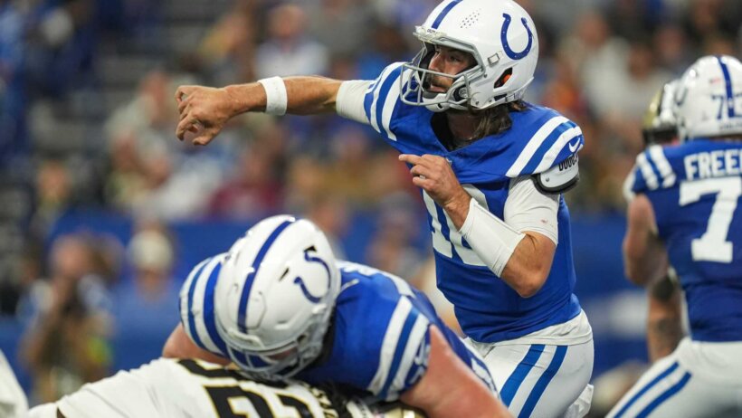 Indianapolis Colts quarterback Gardner Minshew II (10) throws the ball