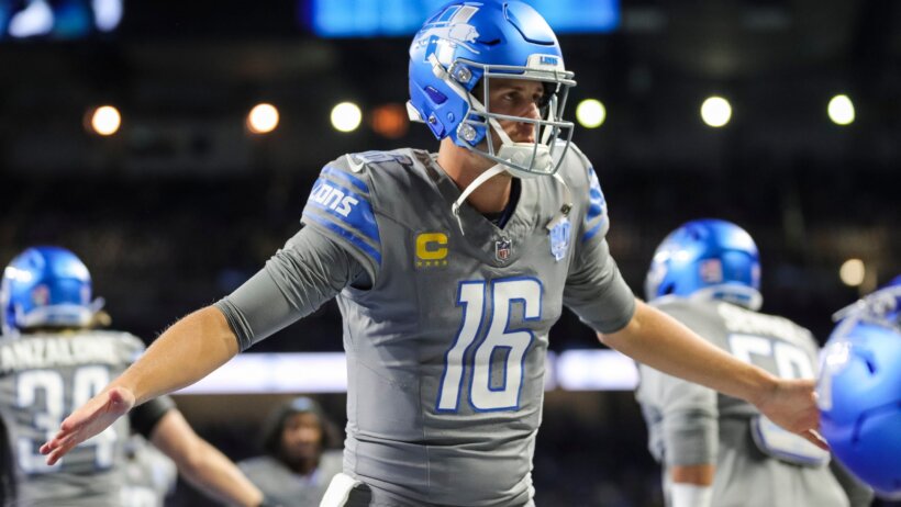Lions quarterback Jared Goff high-fives teammates