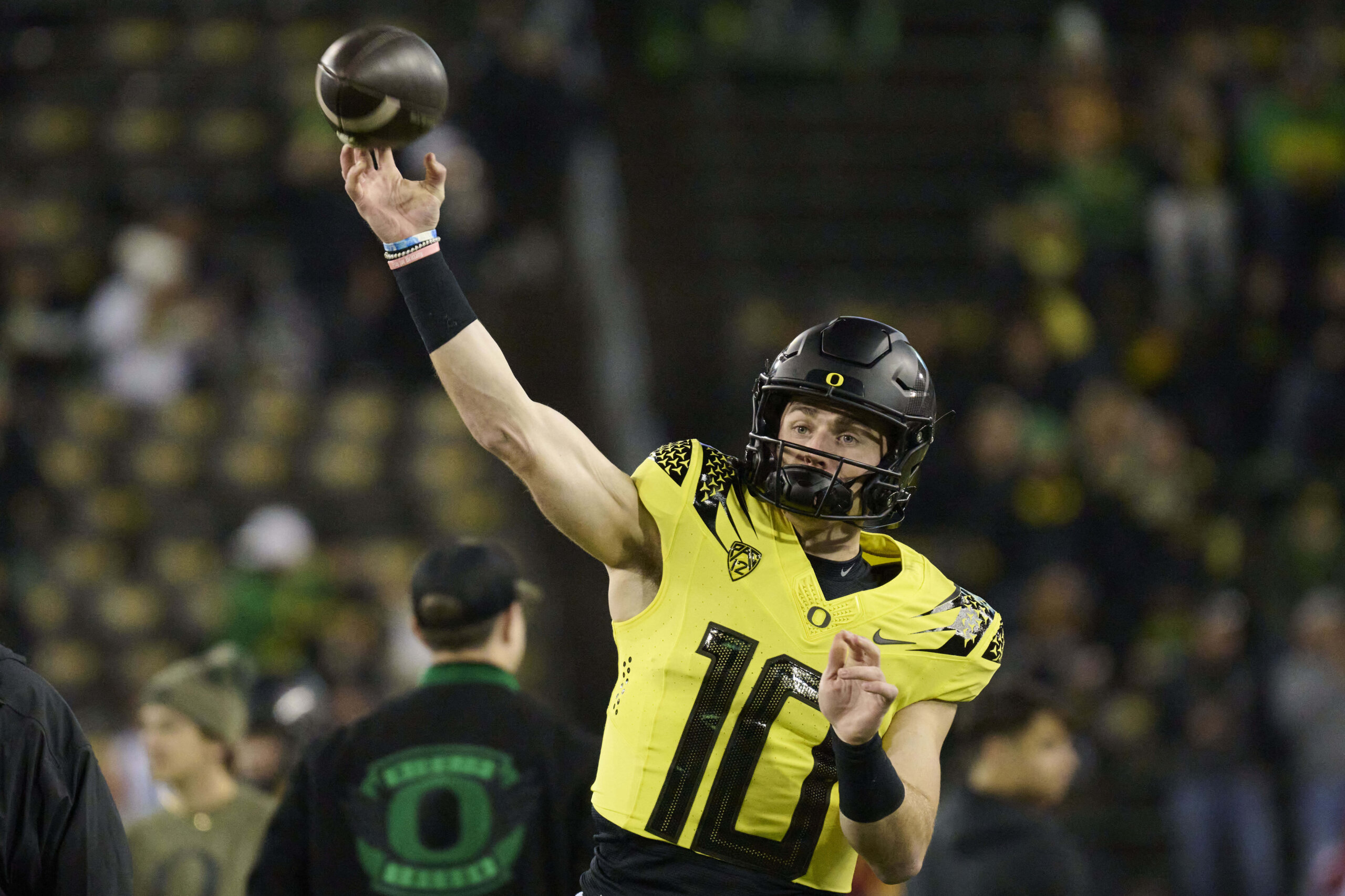 Oregon quarterback Bo Nix now the favorite in Heisman odds