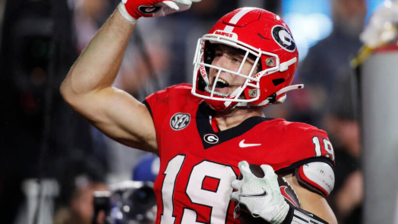 Georgia tight end Brock Bowers celebrates after scoring a touchdown
