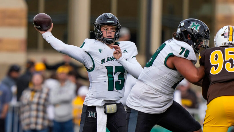 Hawaii Rainbow Warriors quarterback Brayden Schager throws