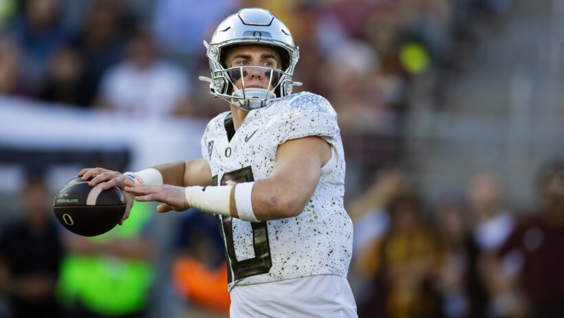 Oregon Ducks quarterback Bo Nix