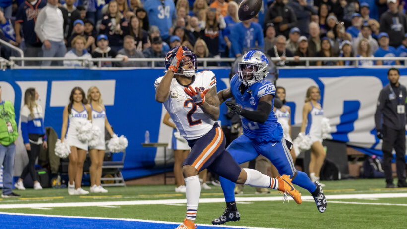 Bears wide receiver DJ Moore (2) catches a pass for a touchdown