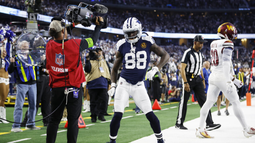 Dallas Cowboys wide receiver CeeDee Lamb (88) celebrates scoring a touchdown