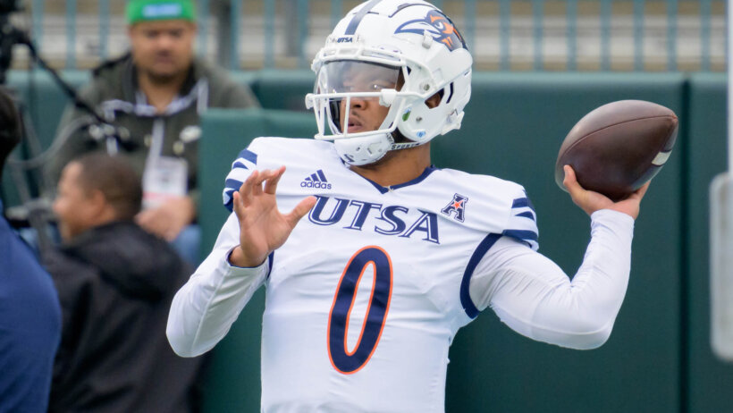 UTSA Roadrunners quarterback Frank Harris throws football