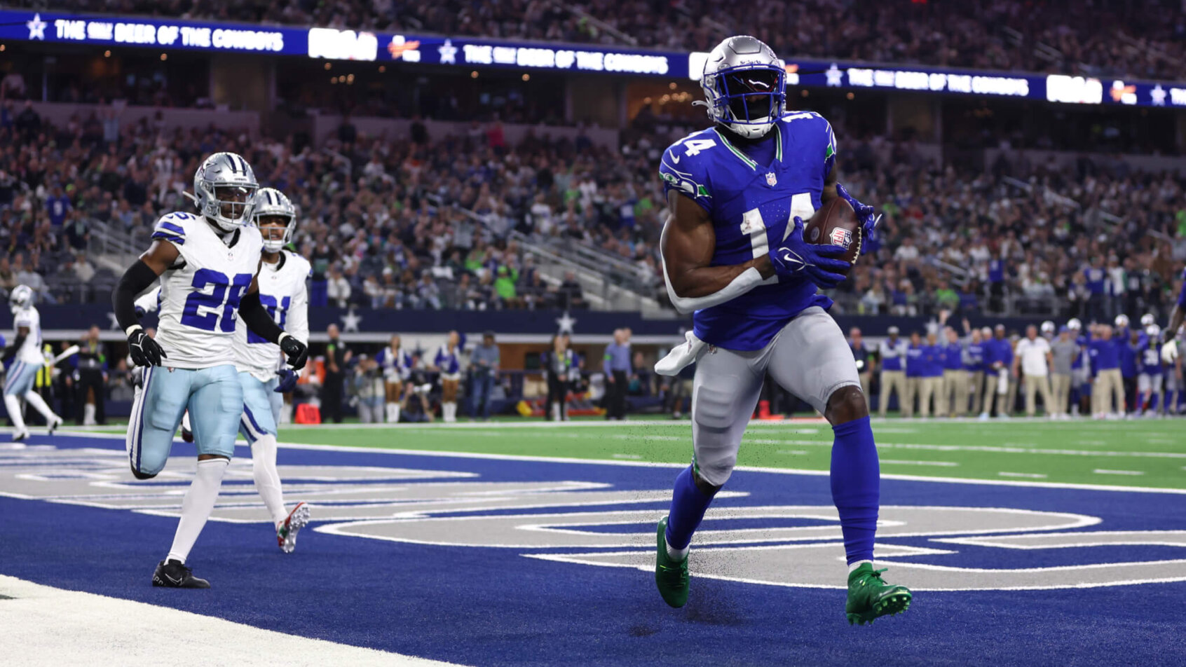 In the Eagles vs Seahawks NFL player props for Week 15 MNF, Seahawks WR DK Metcalf has four TDs in the past two games.