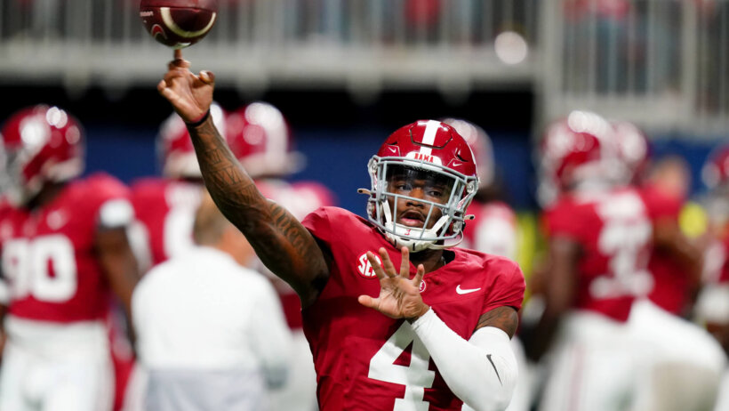Alabama Crimson Tide quarterback Jalen Milroe warms up