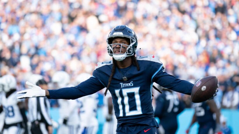 Tennessee Titans wide receiver DeAndre Hopkins (10) celebrates a touchdown