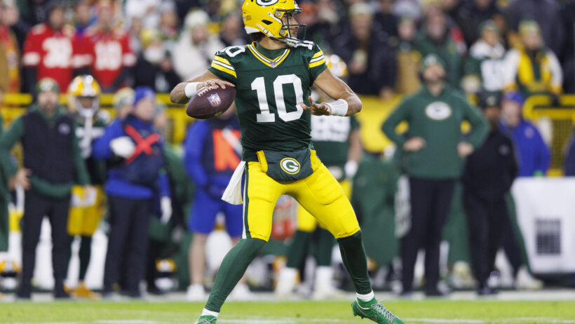 Green Bay Packers QB Jordan Love throwing football