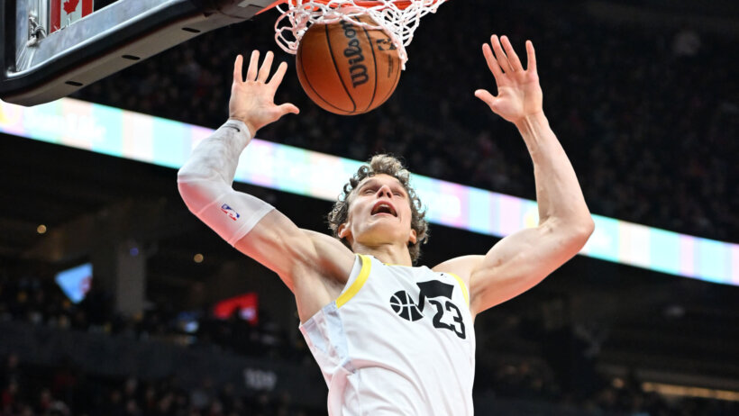 Utah Jazz forward Lauri Markkanen dunking