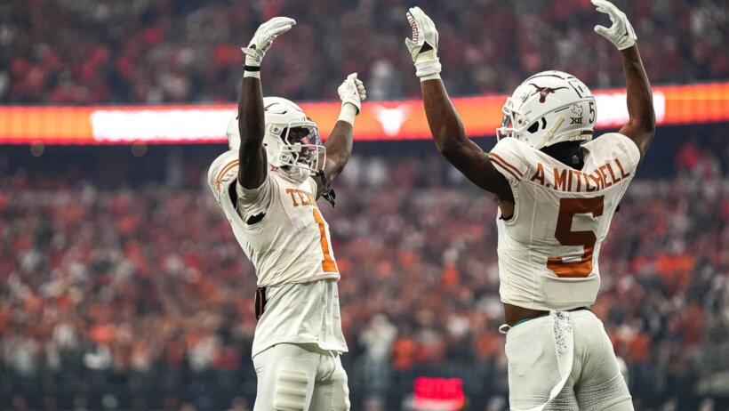Texas Longhorns wide receivers Adonai Mitchell (5) and Xavier Worthy (1) celebrate a touchdown