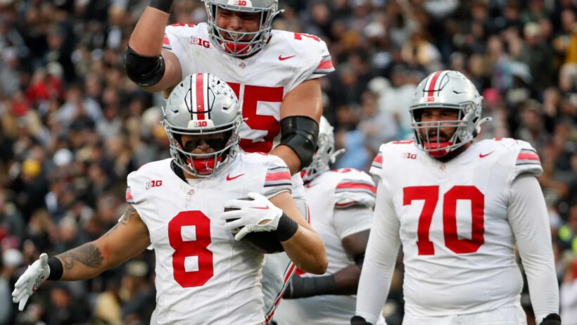 Ohio State Buckeyes tight end Cade Stover celebrating a TD with teammates