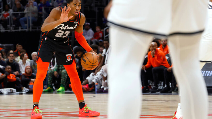 Detroit Pistons guard Jaden Ivey dribbling