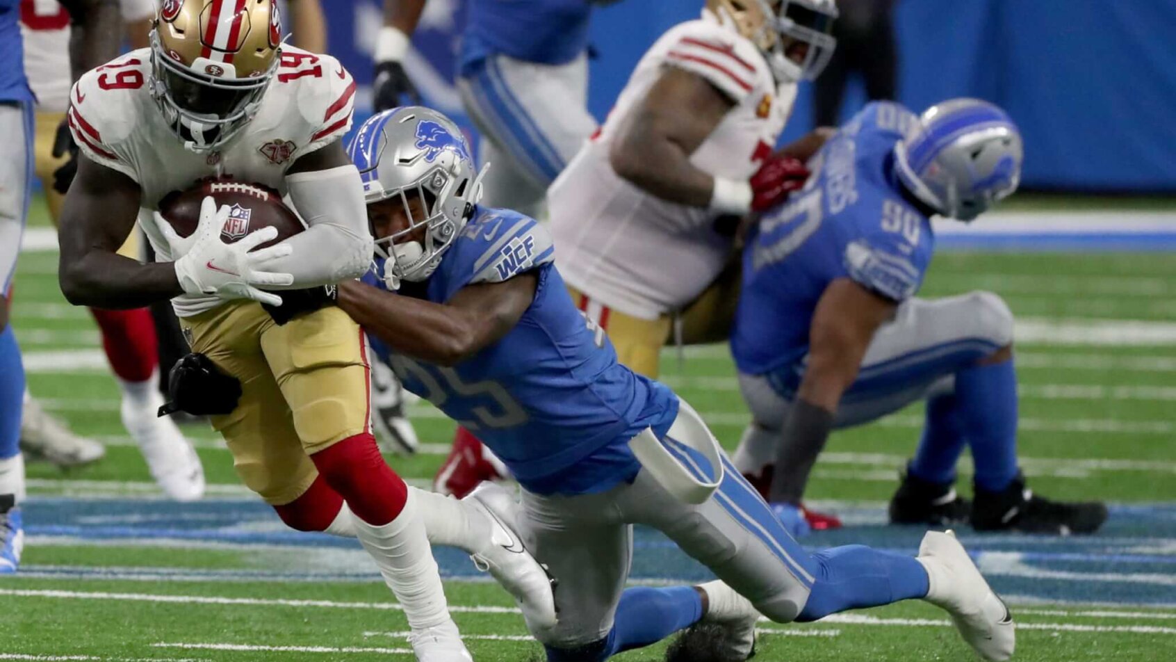San Francisco 49ers receiver Deebo Samuel making a catch against the Detroit Lions