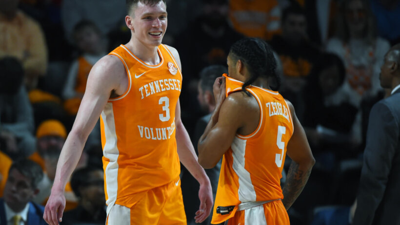 Tennessee Volunteers guards Dalton Knecht and Zakai Zeigler on the court