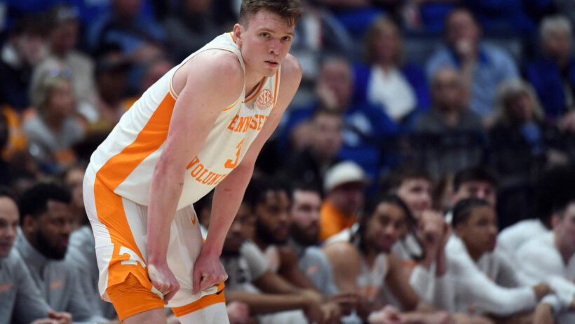 Tennessee Volunteers guard Dalton Knecht rests with his hands on his knees
