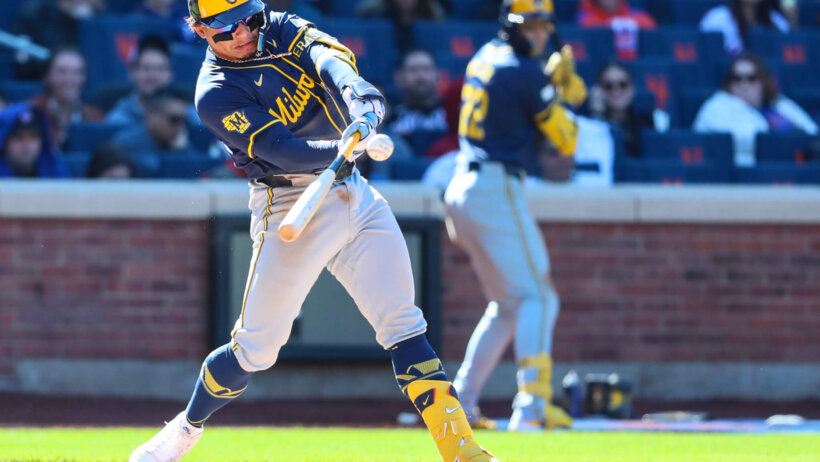 Milwaukee Brewers catcher William Contreras swinging at a pitch